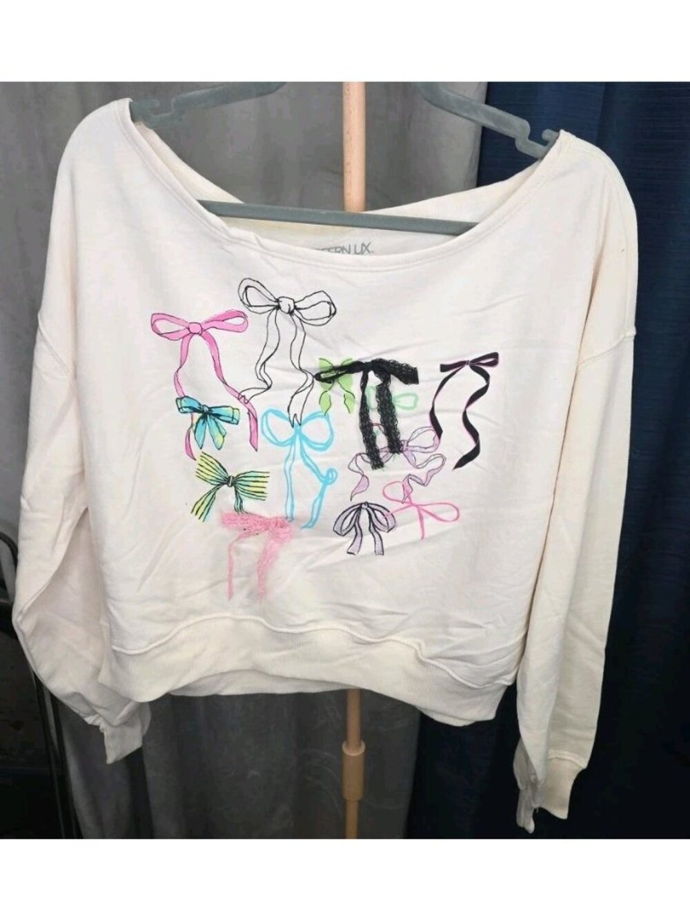 Modern Lux L Bow Graphic Sweatshirt Cream Lace Ribbon Coquette Balletcore. Wl458